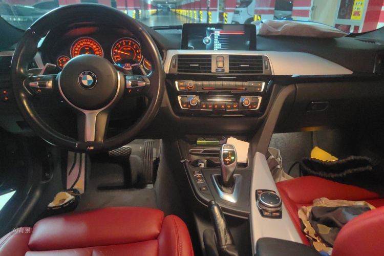 BMW 3 Series 2018 car image #11