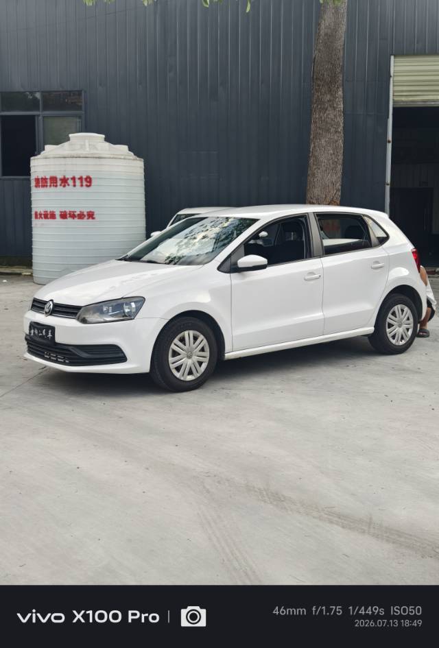 Volkswagen Polo 2014 Volkswagen Polo 2014 car image
