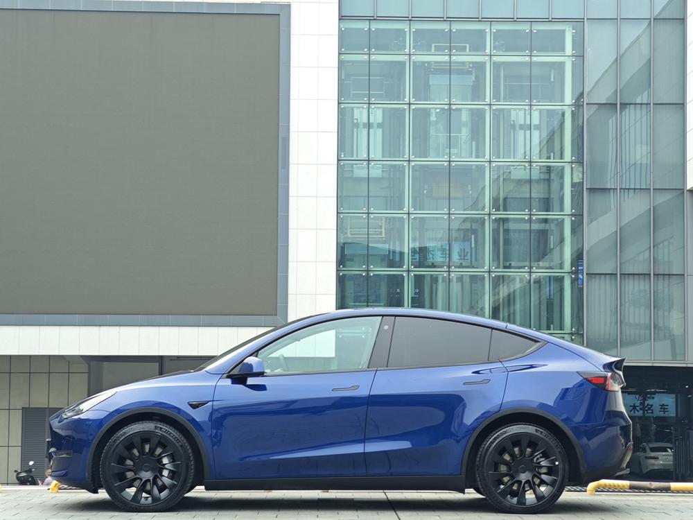 Tesla Model Y 2021 #4 Tesla Model Y 2021 car image #4