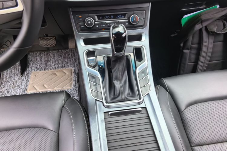 GEELY Emgrand 2019 car image #14