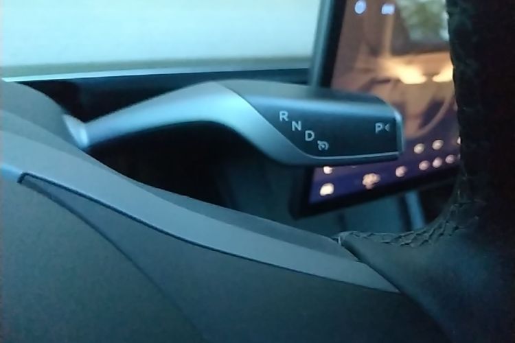 Tesla Model Y 2023 #14 Tesla Model Y 2023 car image #14