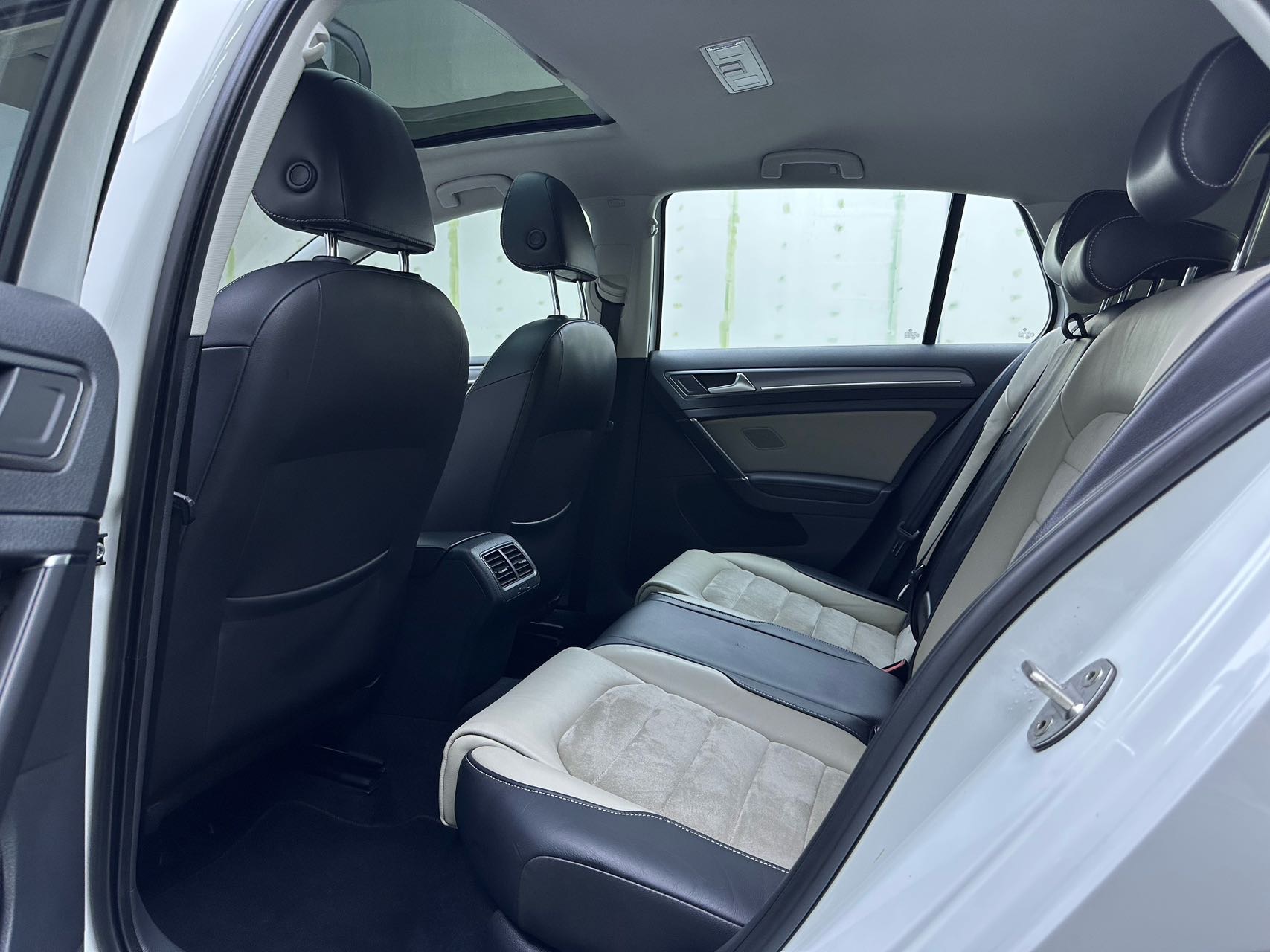 Volkswagen Golf 2017 car image #8