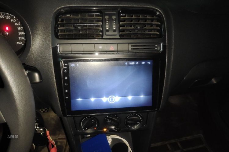 Volkswagen Polo 2015 car image #15