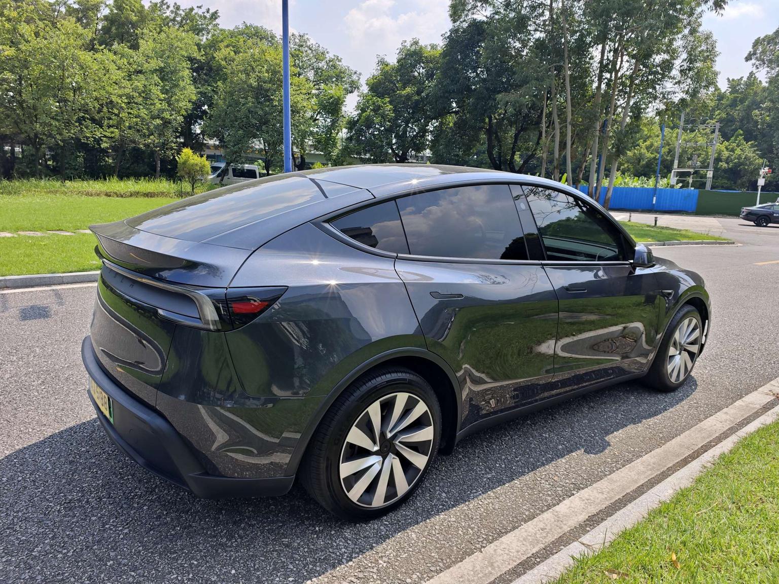 Tesla Model Y 2025 #3 Tesla Model Y 2025 car image #3