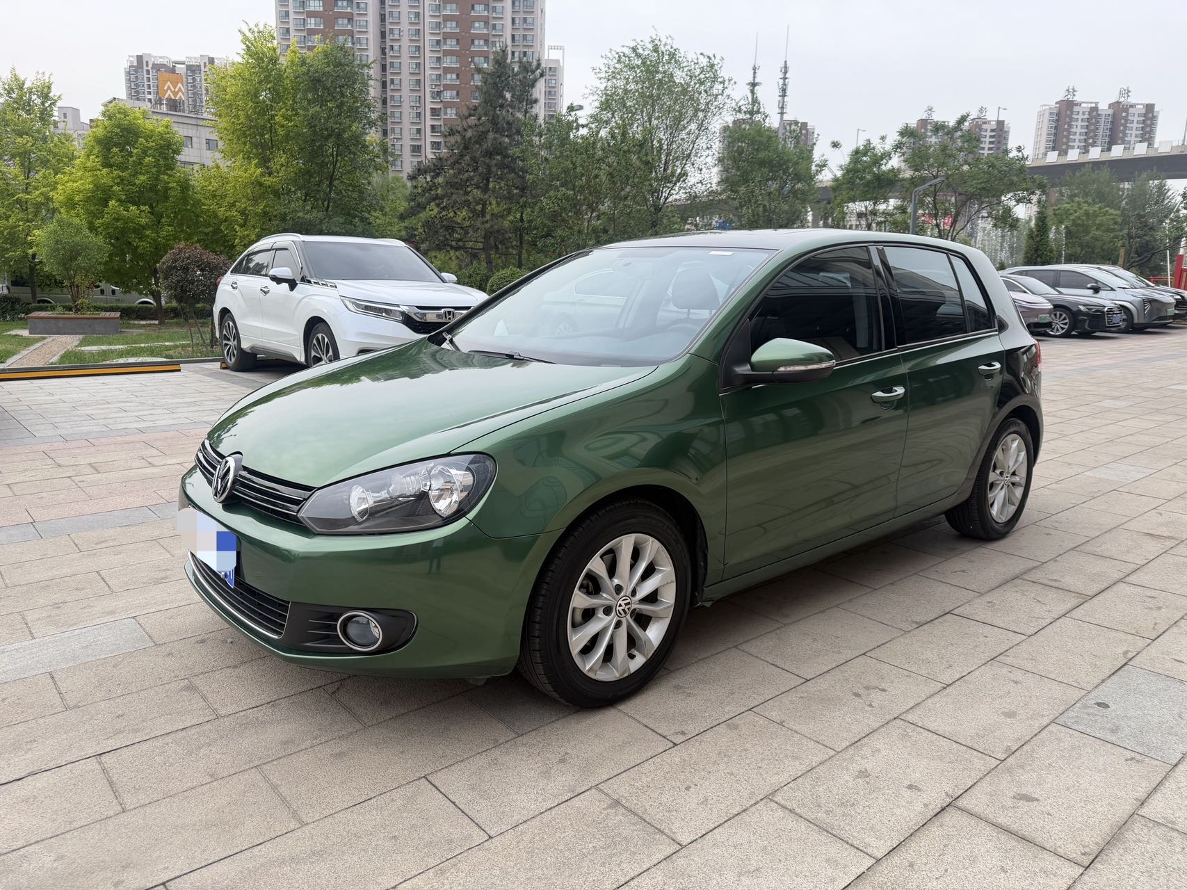 Volkswagen Golf 2011 car image 