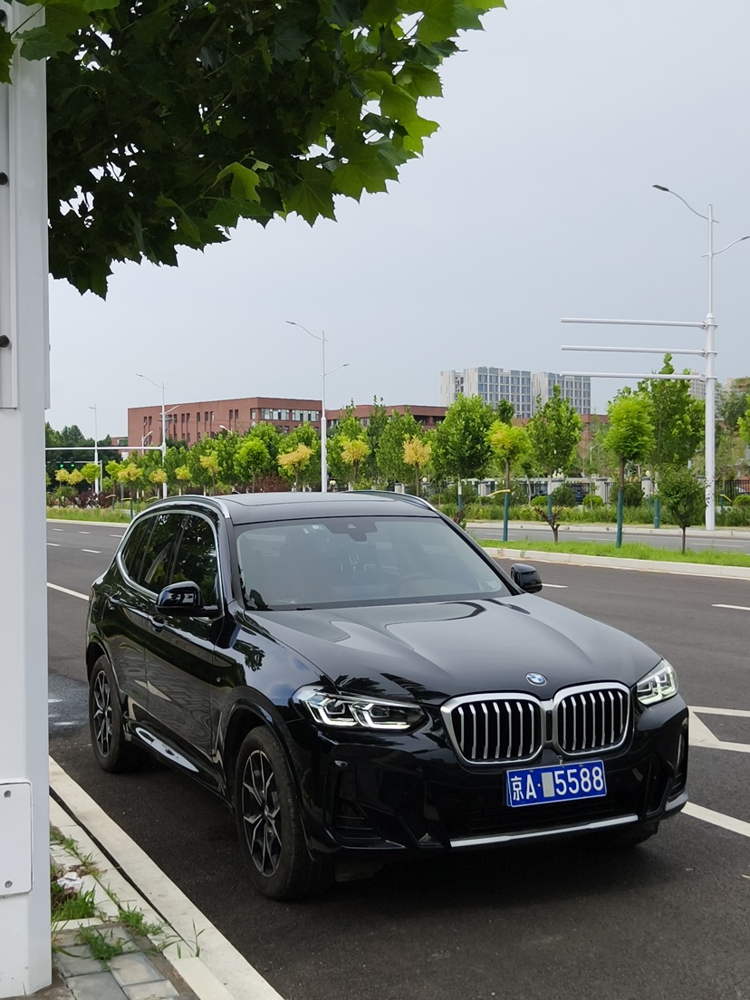 BMW X3 2022 car image #2