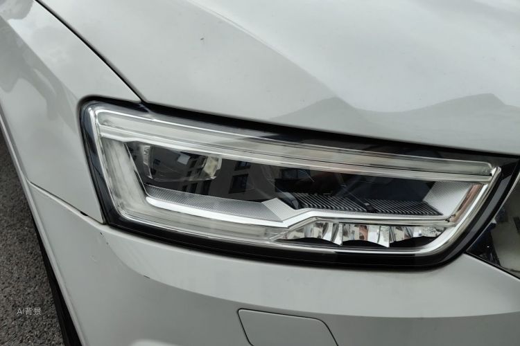 Audi Q3 2018 car image #8