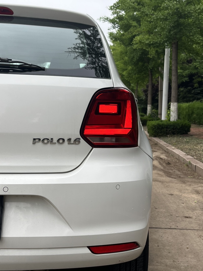 Volkswagen Polo 2015 car image #6
