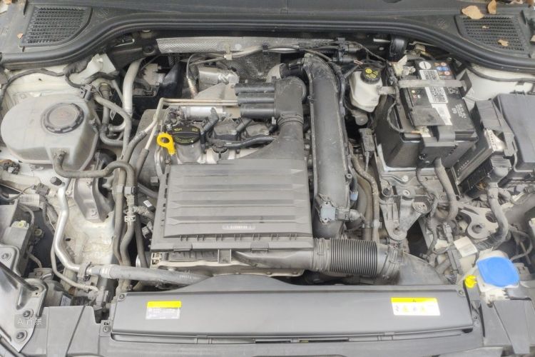 Volkswagen Golf 2021 car image #22