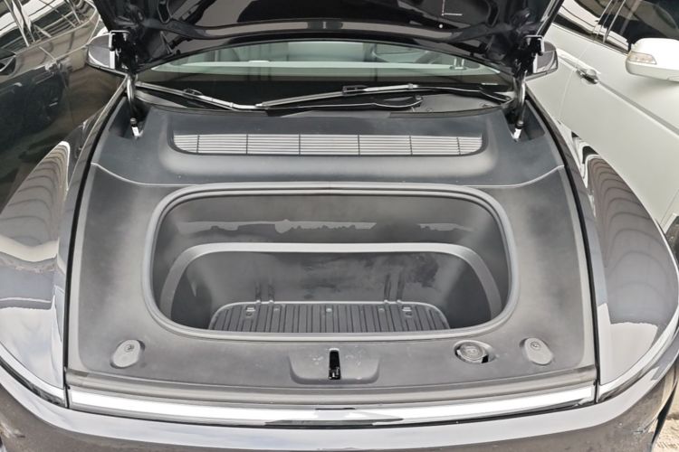 Tesla Model Y 2025 #20 Tesla Model Y 2025 car image #20