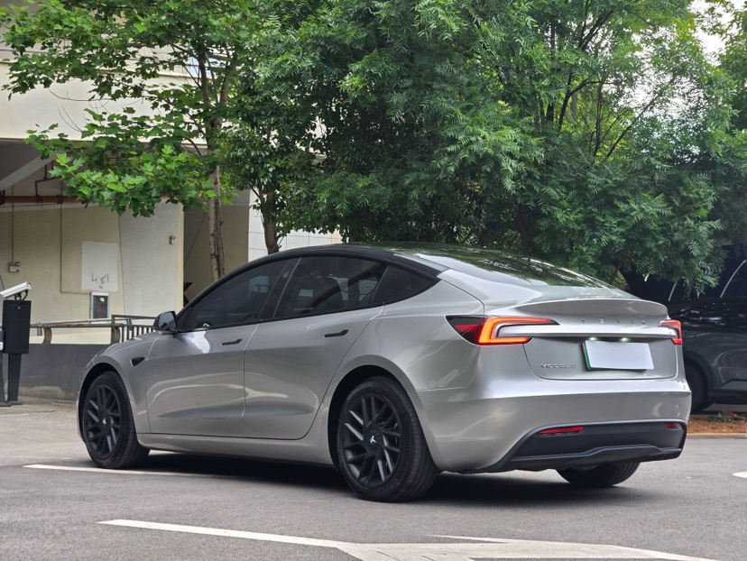 Tesla Model 3 2024 car image #2