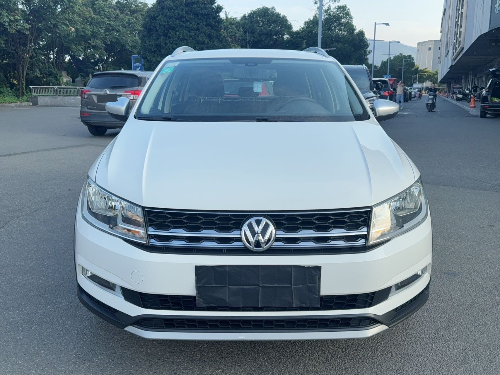 Volkswagen Santana 2018 car image #2