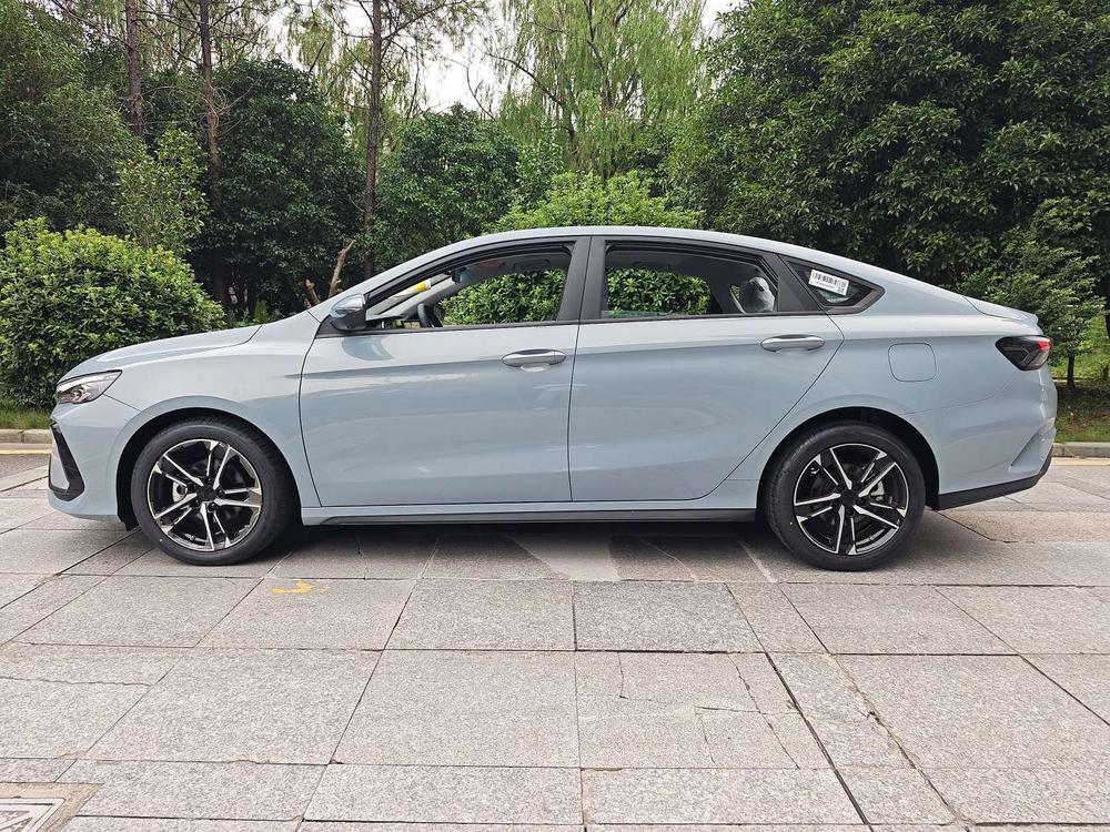 GEELY Binray 2026 #4 GEELY Binray 2026 immagine di auto #4