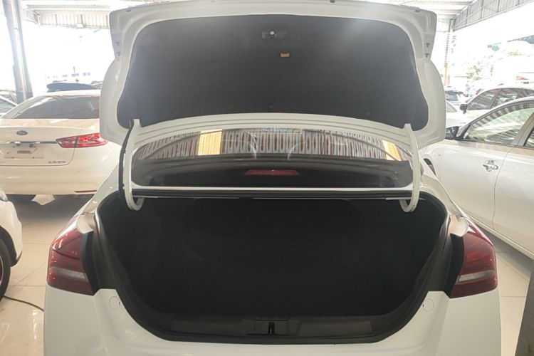 GEELY Emgrand 2021 car image #19