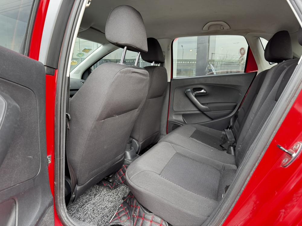 Volkswagen Polo 2012 car image #9