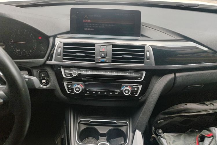 BMW 3 Series 2019 car image #13