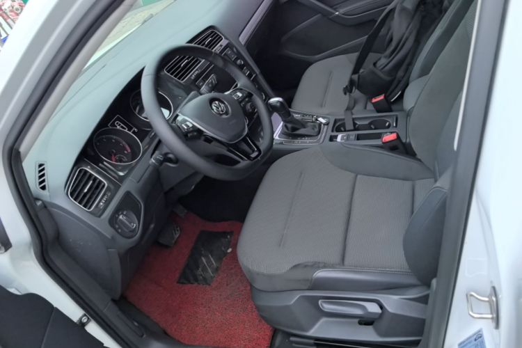 Volkswagen Golf 2018 car image #19