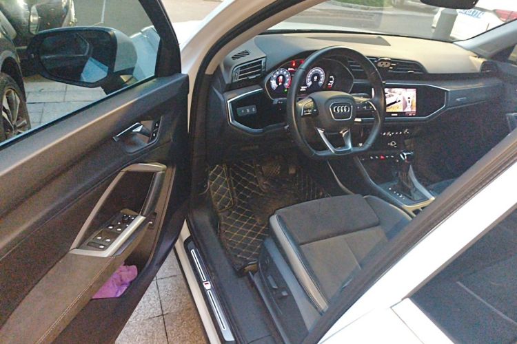 Audi Q3 2021 #9 Audi Q3 2021 car image #9