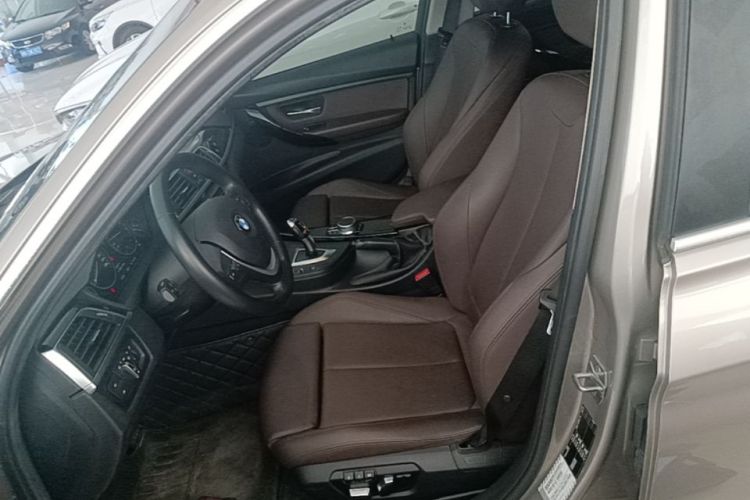 BMW 3 Series 2019 immagine di auto #15