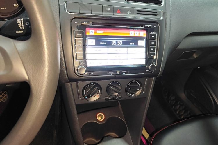 Volkswagen Polo 2016 #13 Volkswagen Polo 2016 car image #13