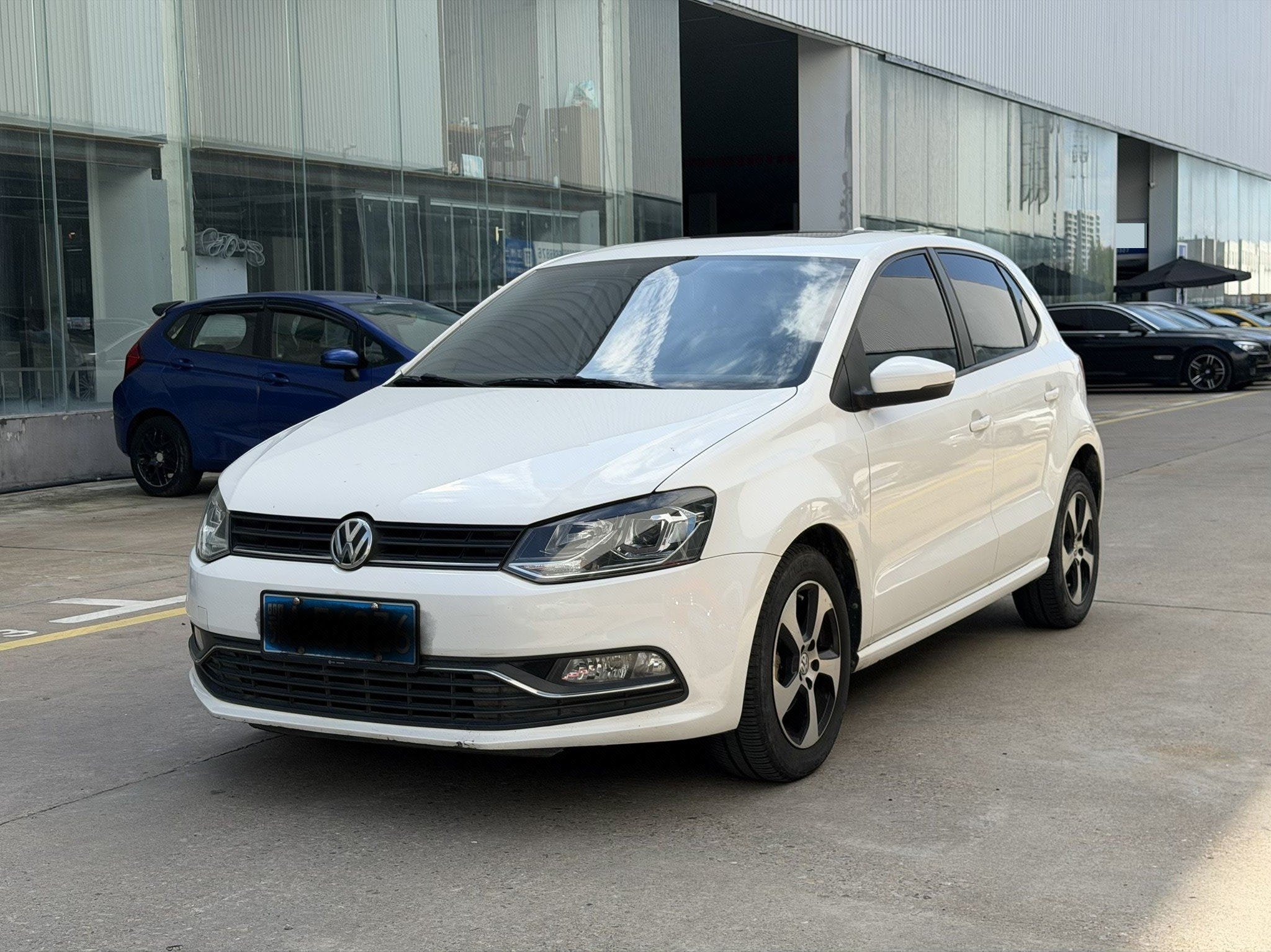 Volkswagen Polo 2016 car image 