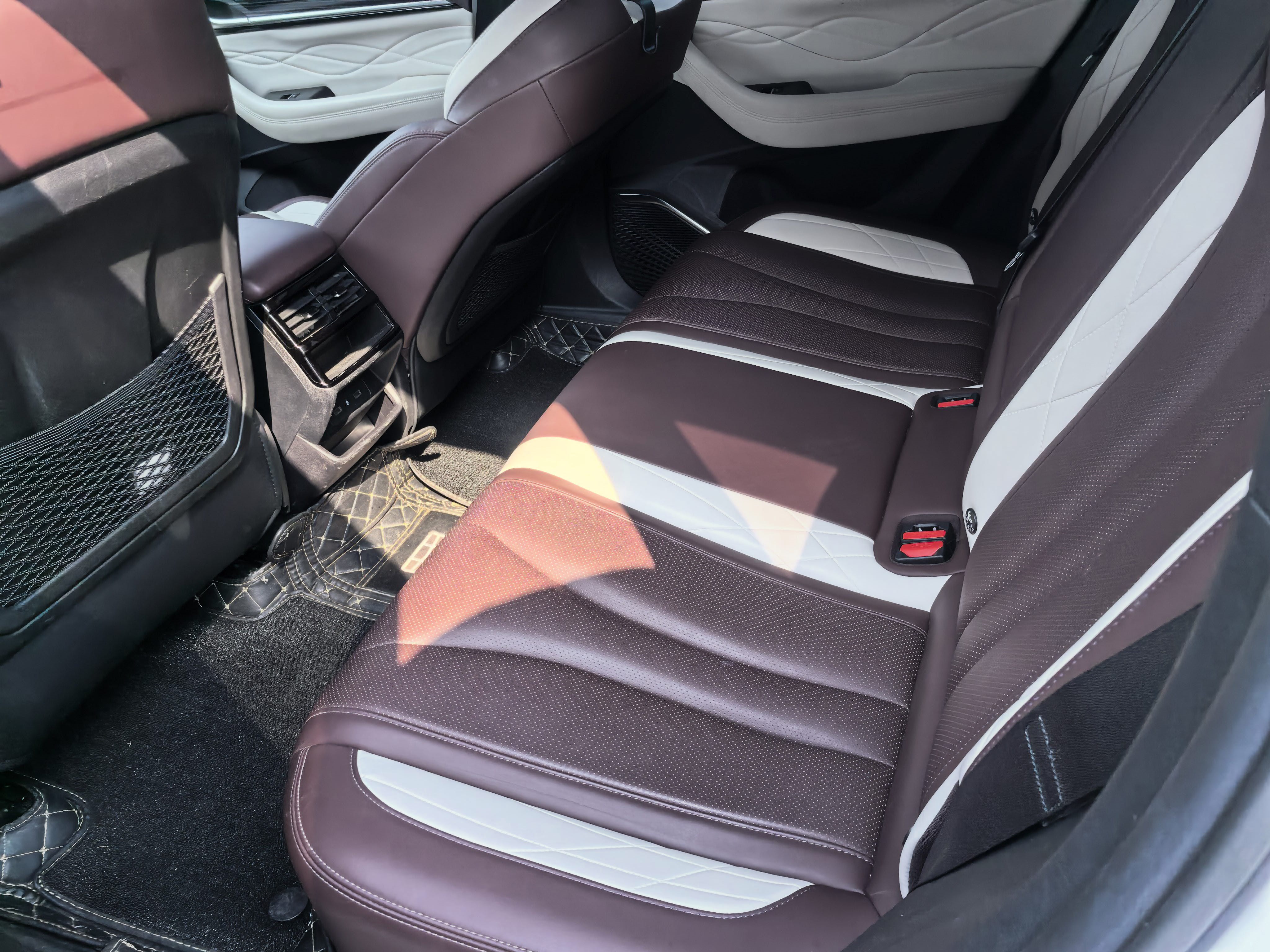 GEELY Boyue L 2023 immagine di auto #4
