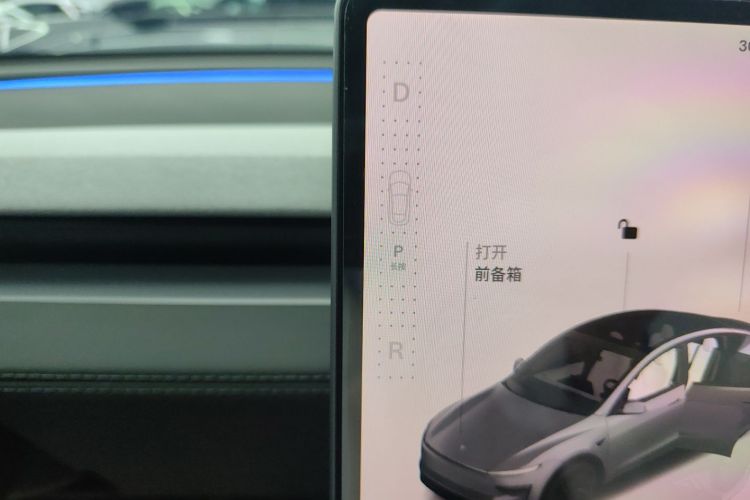Tesla Model Y 2025 #14 Tesla Model Y 2025 car image #14