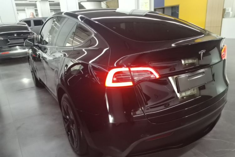 Tesla Model Y 2022 #5 Tesla Model Y 2022 car image #5