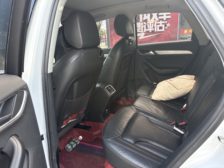Audi Q3 2019 car image #5