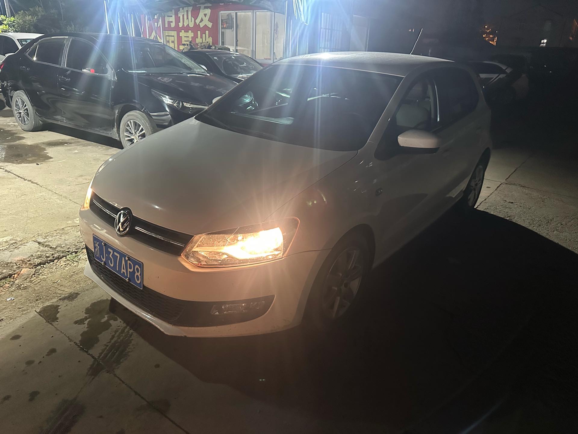 Volkswagen Polo 2014 Volkswagen Polo 2014 car image