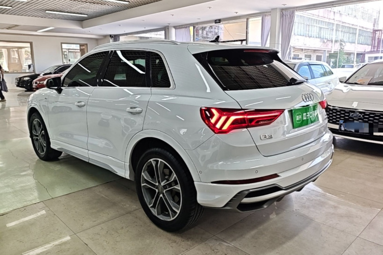 Audi Q3 2021 car image #5