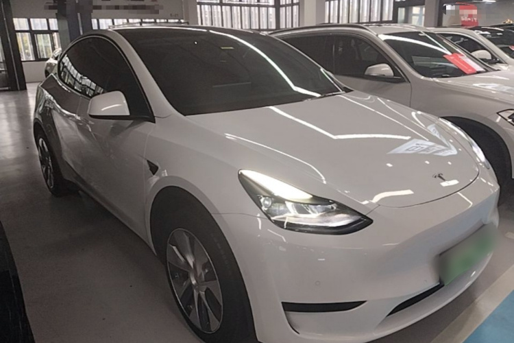 Tesla Model Y 2022 #4 Tesla Model Y 2022 car image #4