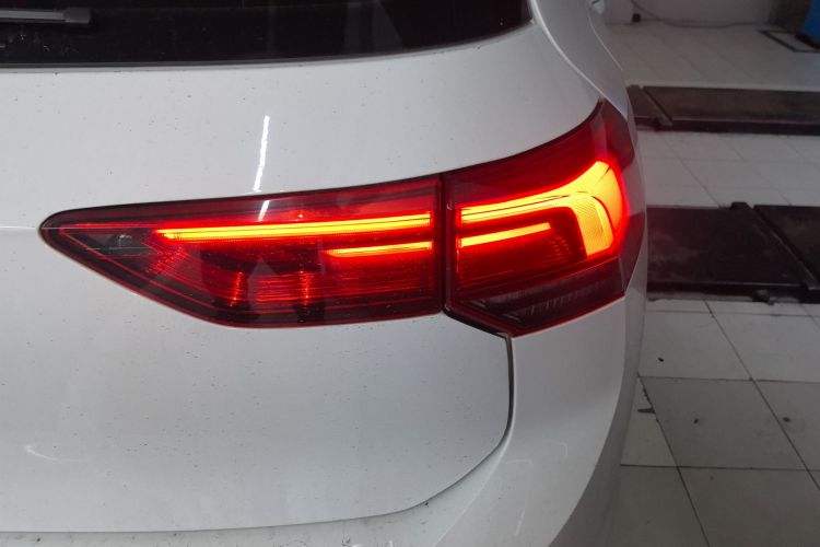 Volkswagen Golf 2022 imagen de coche #8