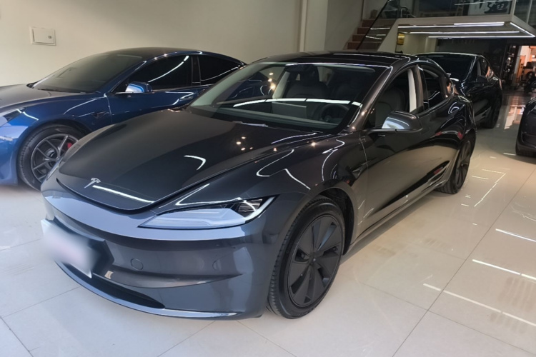 Tesla Model 3 2024 car image #2