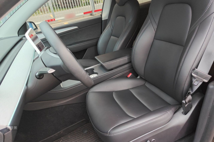 Tesla Model Y 2023 car image #17