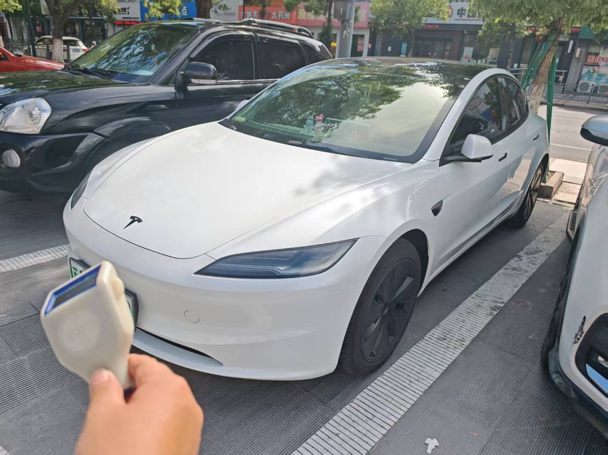 Tesla Model 3 2026 car image #3