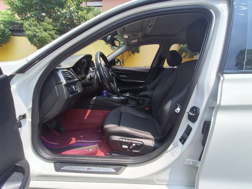 BMW 3 Series 2019 car image #4