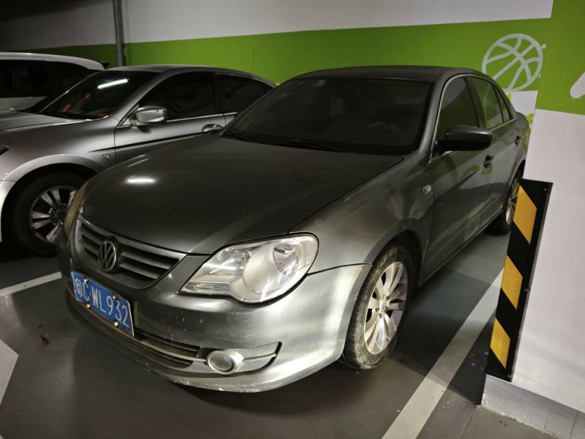 Volkswagen Bora 2012 car image 