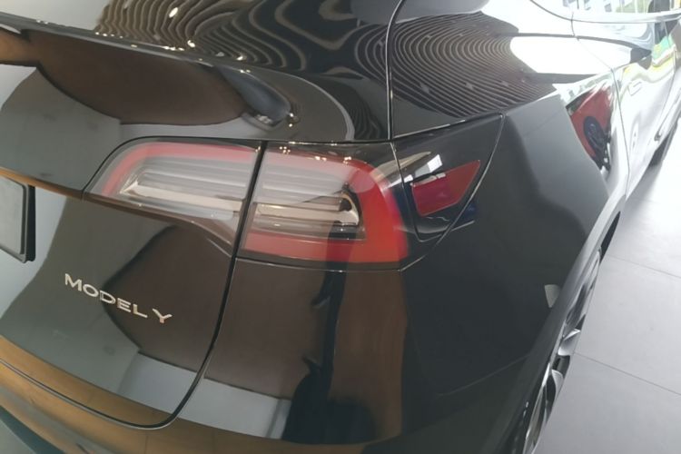 Tesla Model Y 2022 #8 Tesla Model Y 2022 car image #8