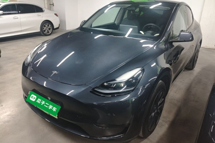 Tesla Model Y 2024 #2 Tesla Model Y 2024 car image #2
