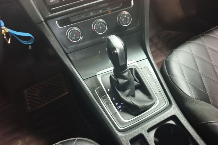 Volkswagen Golf 2019 car image #14
