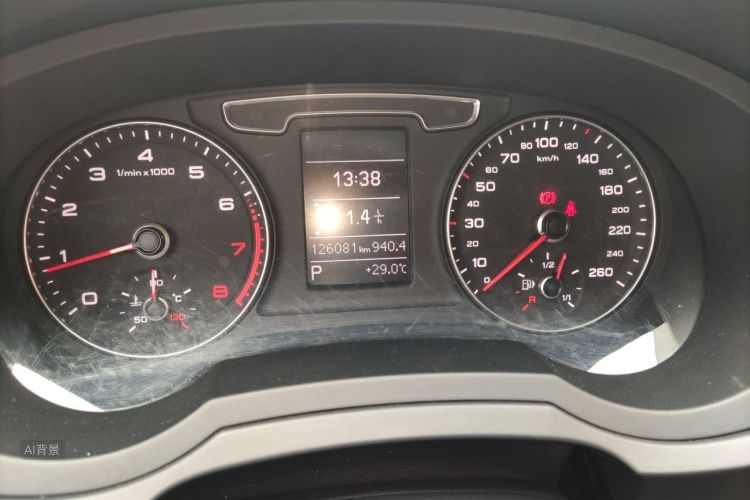 Audi Q3 2018 car image #14