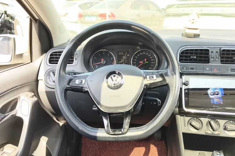 Volkswagen Polo 2018 car image #12