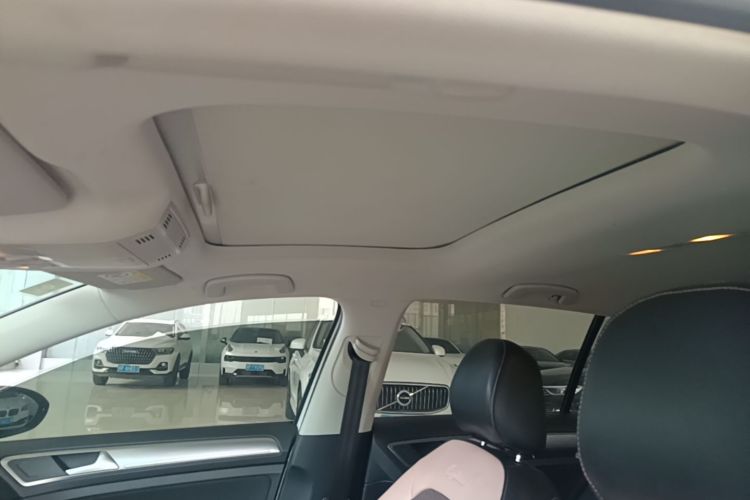 Volkswagen Golf 2020 car image #18