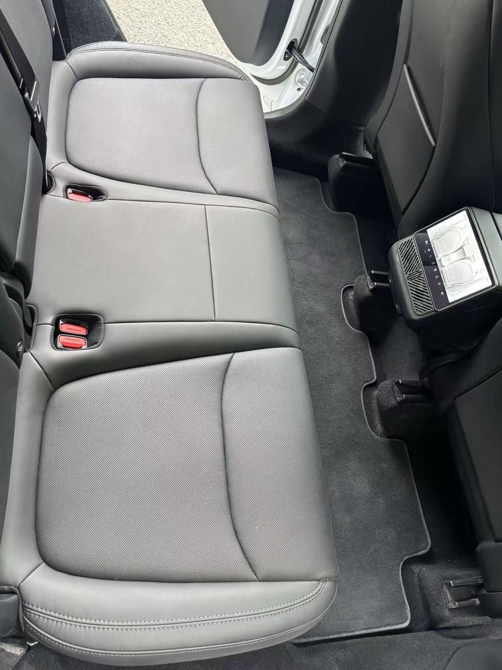 Tesla Model Y 2026 car image #7