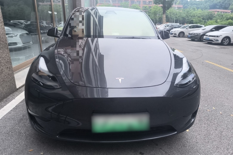 Tesla Model Y 2025 #3 Tesla Model Y 2025 car image #3