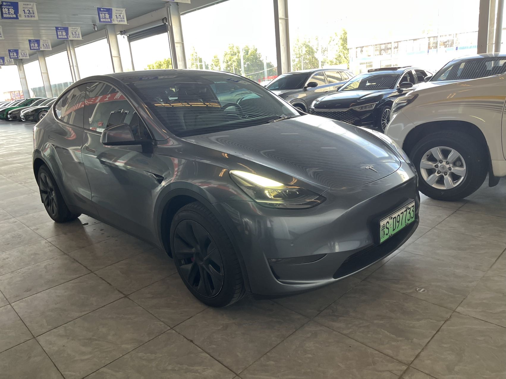 Tesla Model Y 2024 car image #2
