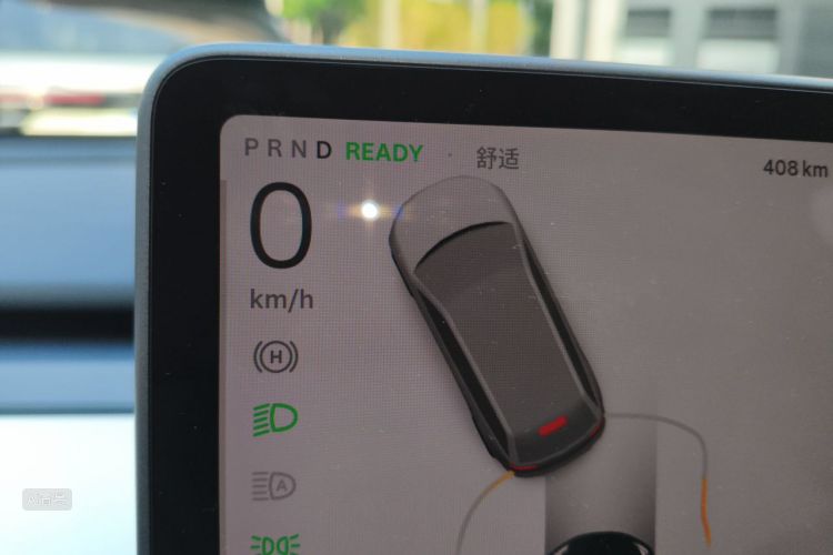 Tesla Model Y 2023 car image #13