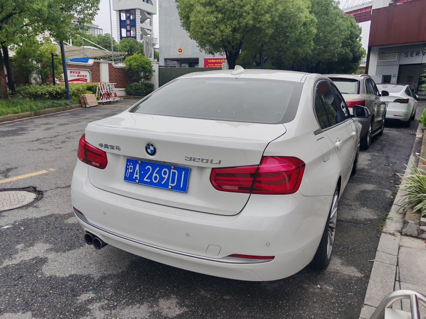 BMW 3 Series 2018 #2 BMW 3 Series 2018 car image #2