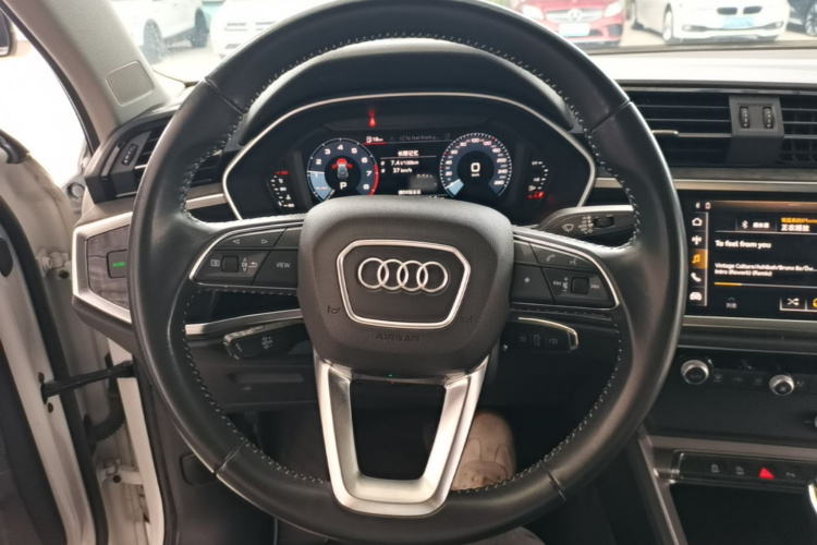 Audi Q3 2021 car image #13